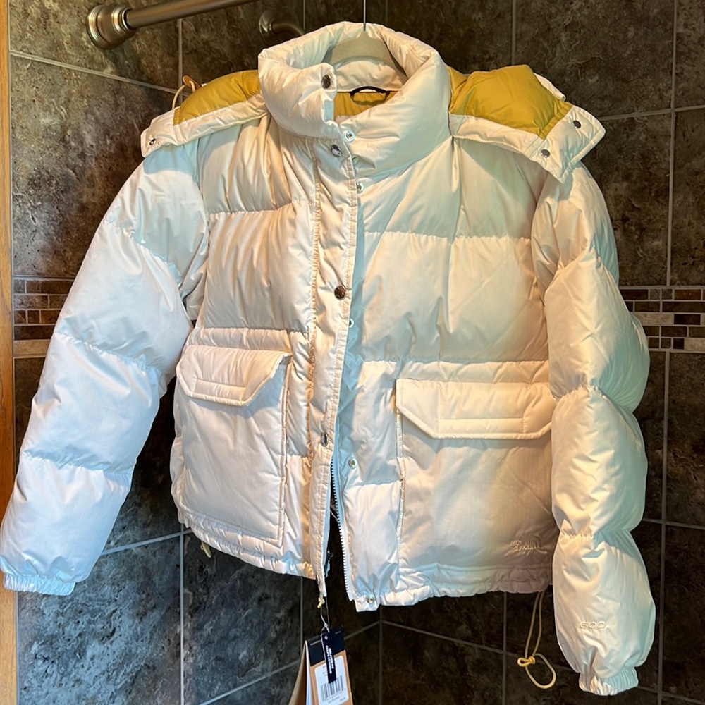 The North Face Women Sierra '71
Hooded 600 Down Jacket NWT